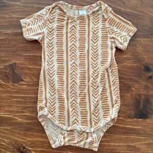 GUC kate quinn Orange and Cream Chevron Modal Bodysuit 18-24